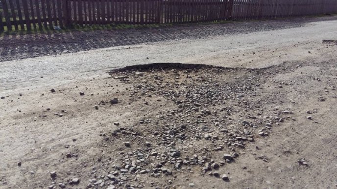 У мережі показали фото жахливого стану доріг, якими їздять жителі Міжгірського району – 01