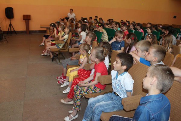 Малеча Тересви та Дубового безкоштовно переглянула повчальну виставу-казку – 04