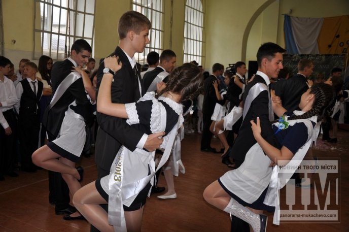 У мукачівській ЗОШ №20 відбулось свято "Останнього дзвоника" (ФОТО) – 22