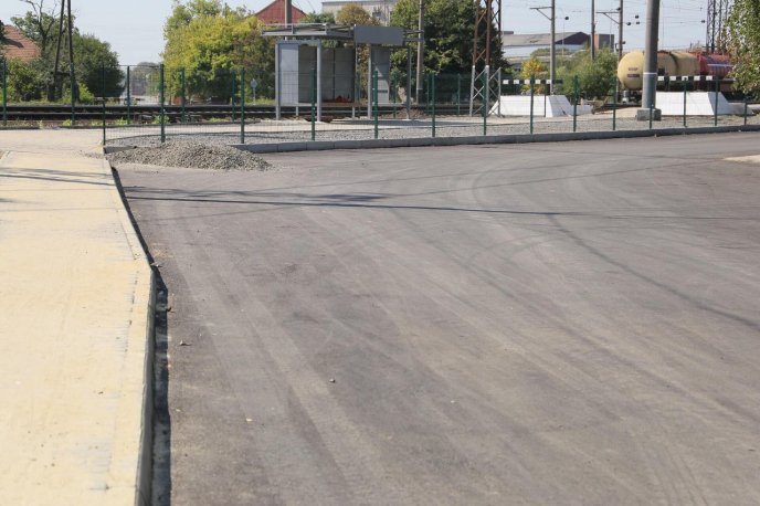 На одній із мукачівських вулиць завершують благоустрій території – 07