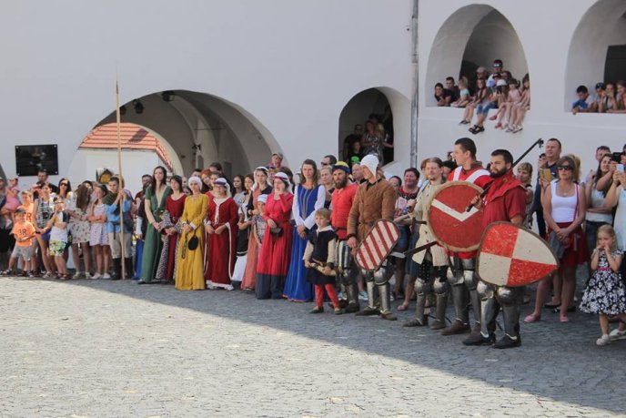 У Мукачеві влаштували реконструкцію весілля Ілони Зріні та Імре Текелі – 17