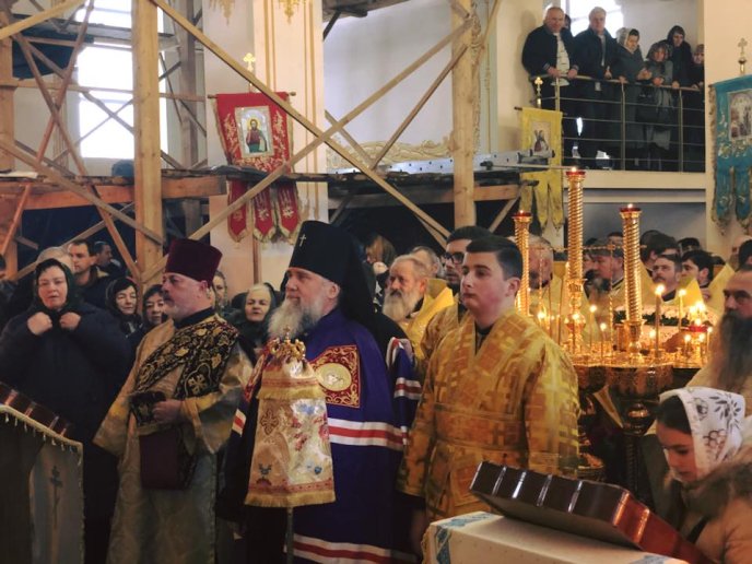 До православного храму в Минаї прибув ковчег з частиною одягу святителя Спиридона  – 15