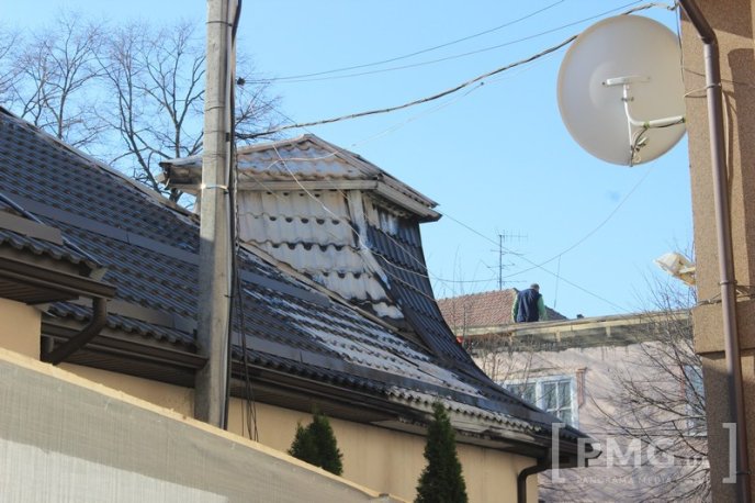 Неподалік Мукачівської ЦРЛ невідомі підпалили аптеку – 09