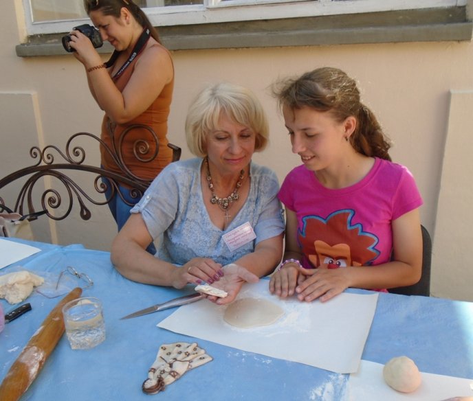 В Ужгородському замку діти виготовляли іграшки – 01 В Ужгородському замку діти виготовляли іграшки – 01