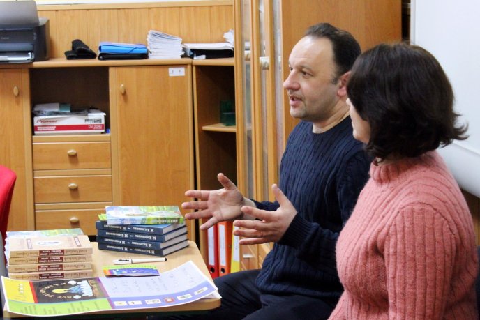 Художник Аттіла Коприва двомовно читав школярам вірші Лесі Українки – 02