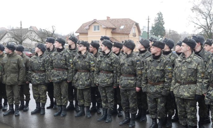 На площі Віталія Постолакі в Ужгороді до Дня пам’яті Небесної Сотні встановили і освятили хрест – 08
