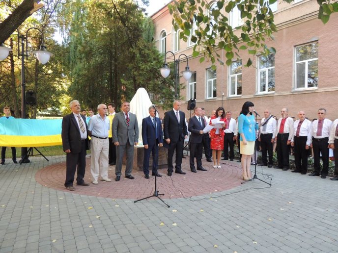 У Берегові відкрили пам’ятник Тарасу Шевченку – 02