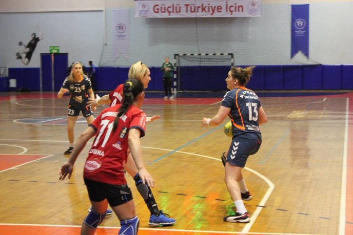 Гандболістки з Ужгорода вдруге поступились суперницям з Туреччини – 10