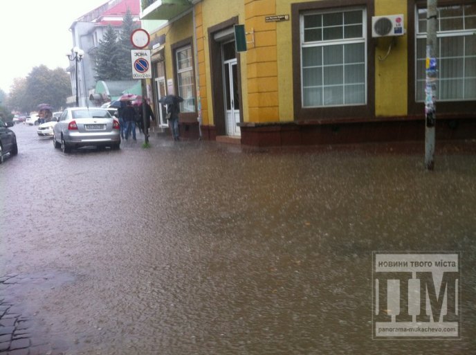 Як підтопило Мукачево під час сьогоднішньої зливи (ФОТОРЕПОРТАЖ) – 12