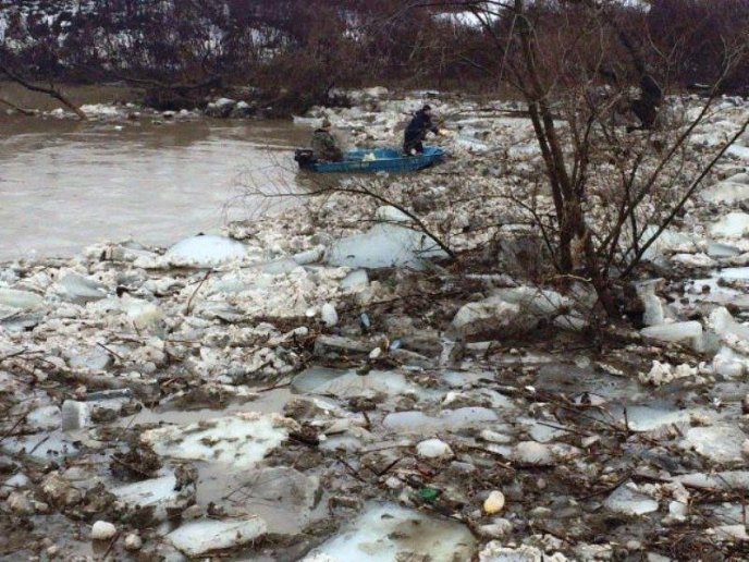 На річці Латориця на Мукачівщині утворився льодовий затор довжиною 2 кілометри – 02 На річці Латориця на Мукачівщині утворився льодовий затор довжиною 2 кілометри – 02