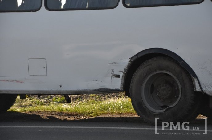 Біля села Іванівці у ДТП потрапили дві маршрутки та іномарка – 04