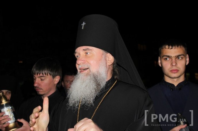 Мукачівці зустріли Благодатний Вогонь, який зійшов у Єрусалимі – 04