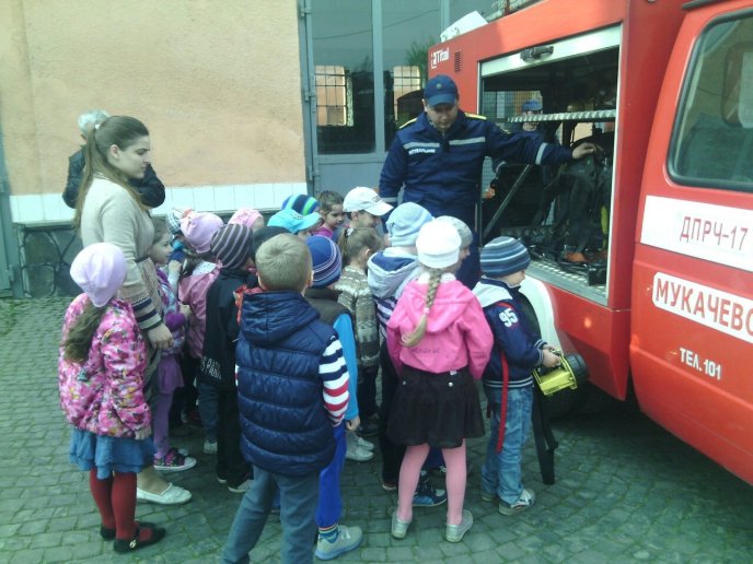 Мукачівські рятувальники влаштували дошкільнятам екскурсію – 04