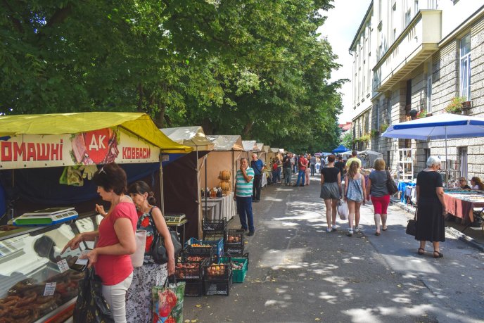 В Ужгороді на набережній Незалежності розпочався Петрівський ярмарок – 09