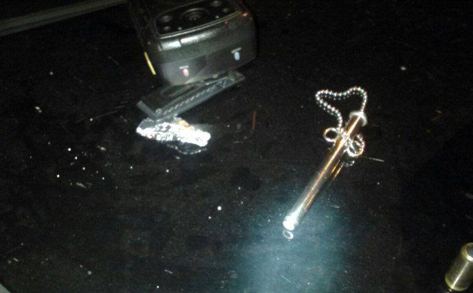 Чоловік та двоє жінок катались по Ужгороду із наркотиками та величезним ножем у автівці – 03