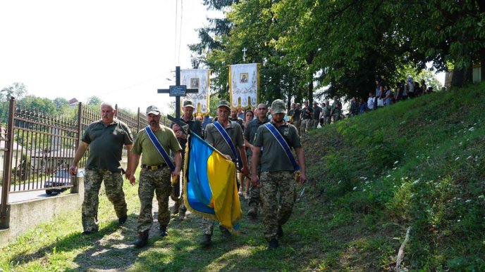 На Мукачівщині попрощалися із Героєм – 05