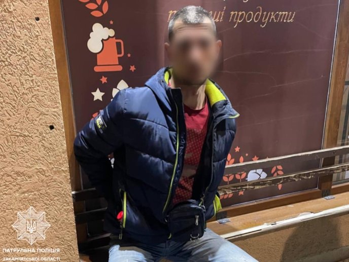 На Закарпатті чоловік влаштував стрілянину в під‘їзді будинку – 01 На Закарпатті чоловік влаштував стрілянину в під‘їзді будинку – 01