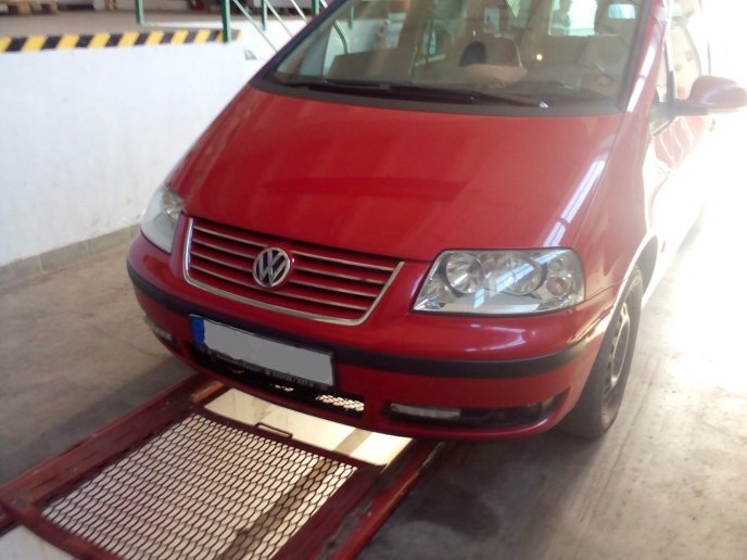 За перевезення контрабандних сигарет закарпатські митники вилучили "Volkswagen" – 01