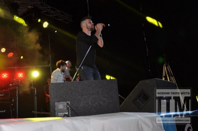 В центрі Мукачева "відгримів" концерт відомого в Україні мукачівського гурту "Without Limits" (ФОТО) – 01