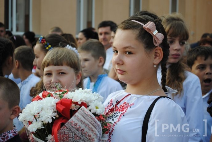 Мукачівська ЗОШ №4 патріотично відсвяткувала День знань – 04