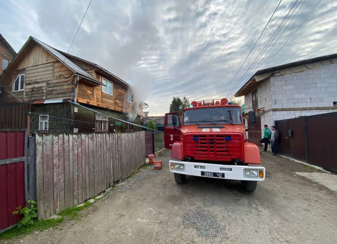 Велика пожежа у Закарпатті: горів двоповерховий будинок – 04 Велика пожежа у Закарпатті: горів двоповерховий будинок – 04