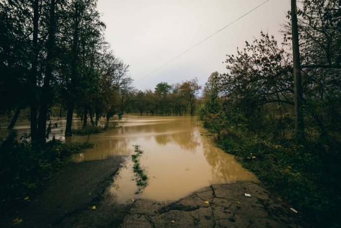 Страхітлива краса: фотограф зафіксував, як в Ужгороді виглядав паводок вночі  – 07
