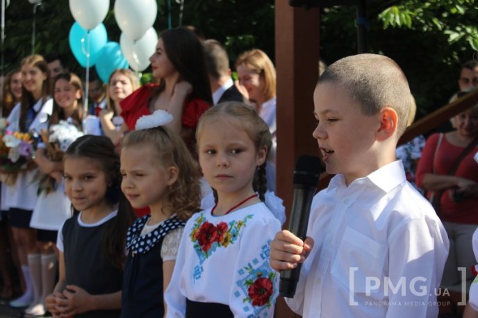 Свято останнього дзвоника відзначили у Мукачівській ЗОШ №13 – 35