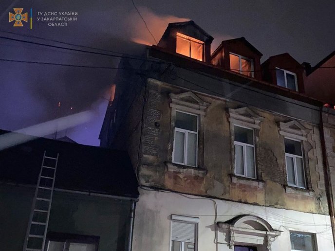 В Ужгороді спалахнула квартира. Поліція встановлює причини – 02