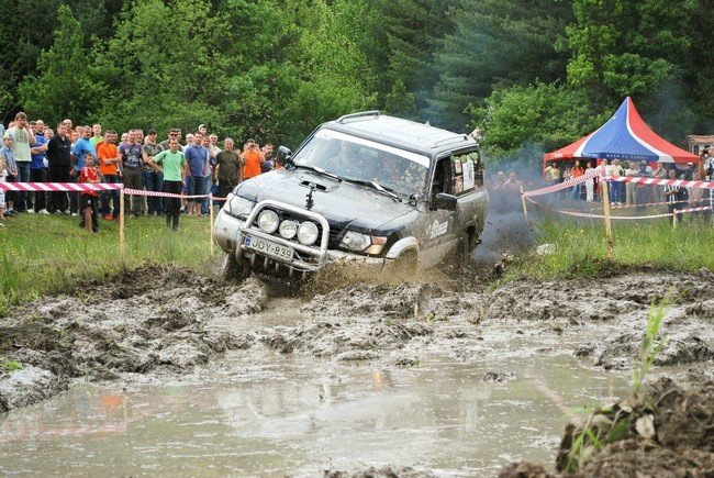 Позашляховики борзалися у багнюці на «Karpaty Trophy 2012» (ФОТО, ВІДЕО) – 08 Позашляховики борзалися у багнюці на «Karpaty Trophy 2012» (ФОТО, ВІДЕО) – 08