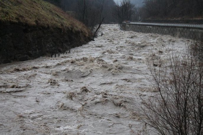 На Рахівщині селевий потік змив дорогу на Драгобрат – 03