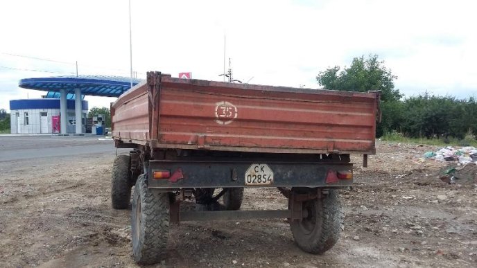 Троє мукачівців перетворили узбіччя вулиці на сміттєзвалище – 03