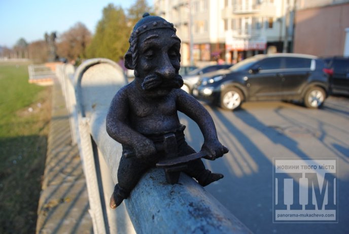 Перший міні-пам’ятник з’явився у Мукачеві (ФОТО) – 04
