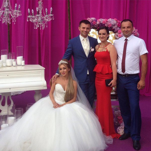 Голова закарпатської "Батьківщини" Олександр Кеменяш з помпезністю та шиком видав доньку заміж – 09