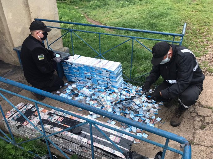 У вантажному потязі виявили масштабну партію контрабанди – 02