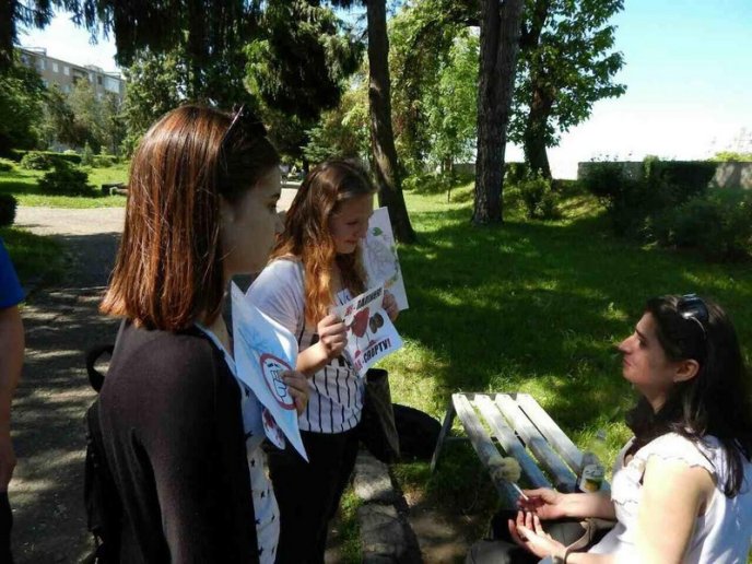 Школярі Мукачева провели антицигаркову акцію – 02