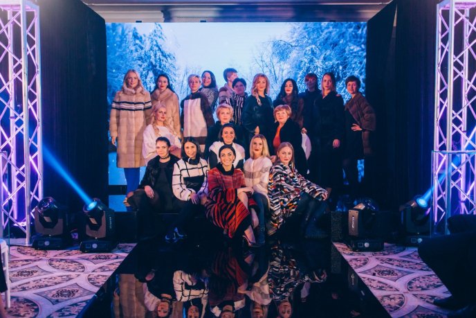 Мода заради життя: на Закарпатті відбувся ІІІ-й благодійний показ мод дизайнерки Роксолани Новак – 114