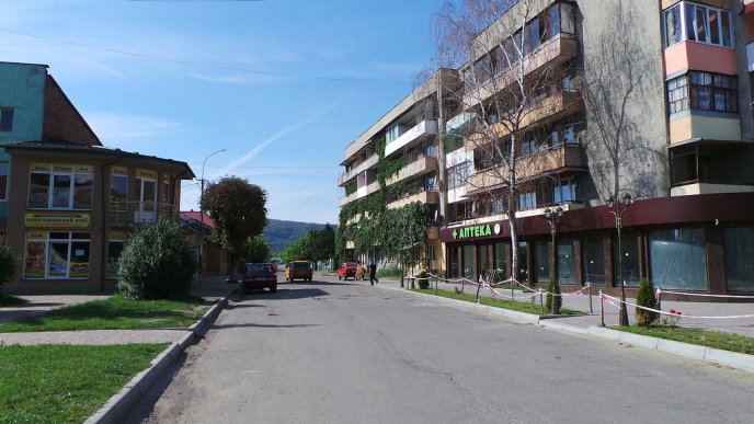 Хоча це і циганське містечко, але воно в рази краще, ніж більшість шахтарських селищ на Донбасі", – блогер про Великий Березний – 09