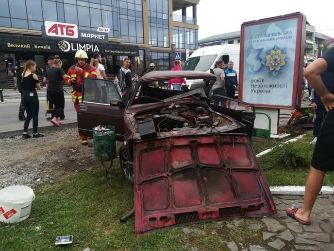 Сьогодні сталась жахлива ДТП. Водія вирізали з понівеченого авто – 03 Сьогодні сталась жахлива ДТП. Водія вирізали з понівеченого авто – 03