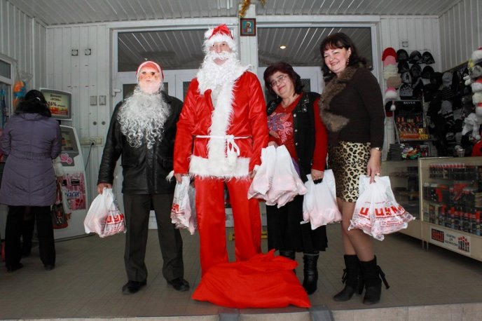 День святого Миколая у «ЦУМі» відзначили подарунками (ФОТО) – 01