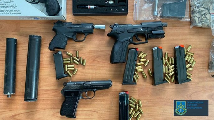 Закарпатця судитимуть за контрабанду вогнепальної зброї  – 01 Закарпатця судитимуть за контрабанду вогнепальної зброї  – 01