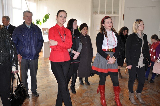 У Мукачівській картинній галереї відкрили виставку до Міжнародного жіночого дня (ФОТОРЕПОРТАЖ) – 06