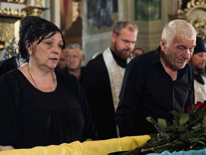 Мукачево попрощалося із загиблим на війні Героєм – 05 Мукачево попрощалося із загиблим на війні Героєм – 05