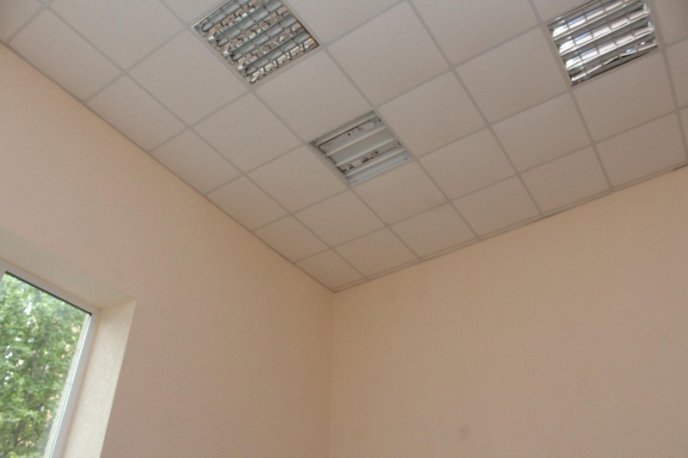 Любителі книг незабаром приходитимуть у відремонтовану бібліотеку – 03