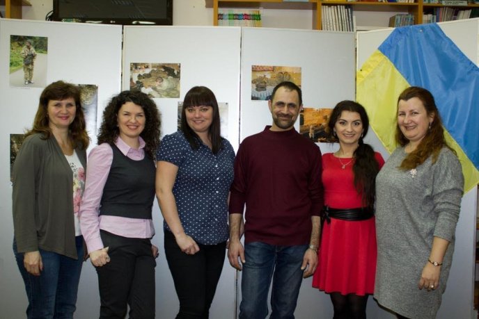 В Ужгороді відкрили фотовиставку учасника АТО "Духовна війна: озброєні книгою" – 11