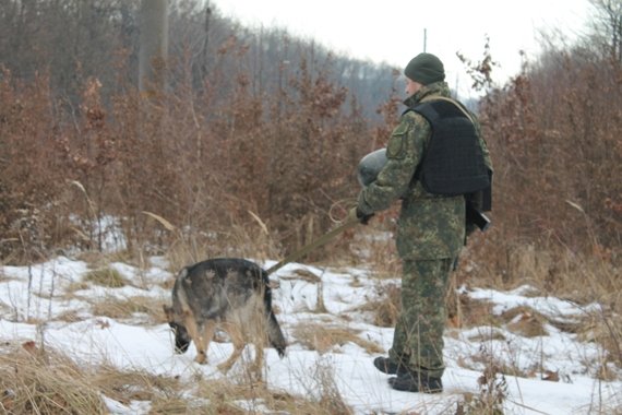 Розбійний напад на автозаправку, захоплення заручників та переговори зі злочинцями: поліцейські розповіли, що насправді відбувалося в Мукачеві – 07