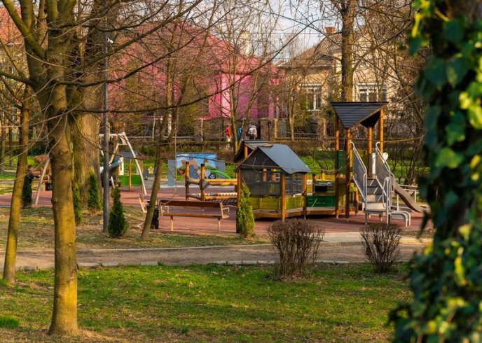 В одному з парків Мукачева облаштували новий дитячий майданчик – 05