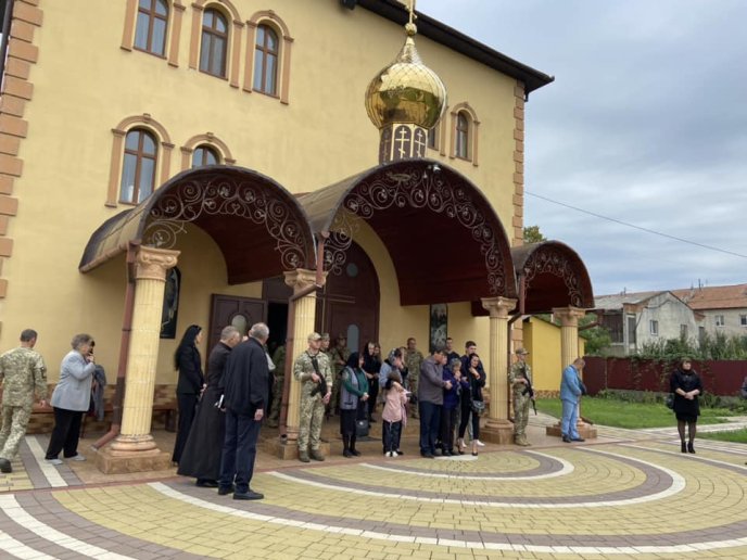 У Берегові провели в останню путь молодого військового – 03