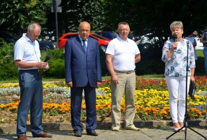 Десять районів Закарпаття отримали нові шкільні автобуси – 03