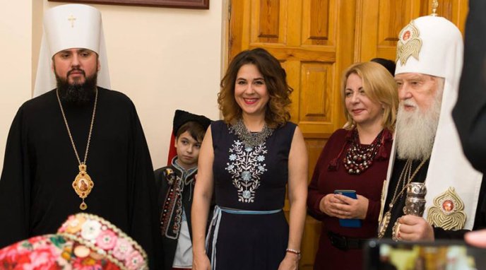 Закарпатські дітлахи заколядували для Філарета та зустрілись із першою леді України та мером Києва – 02