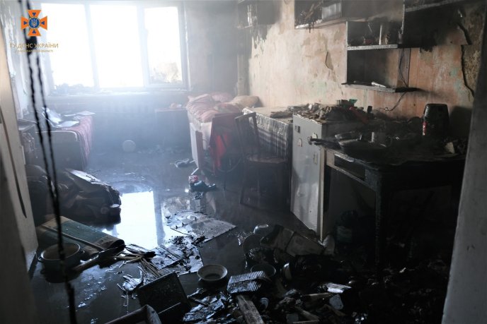 Пожежа в гуртожитку в Ужгороді: фото та подробиці від рятувальників – 01 Пожежа в гуртожитку в Ужгороді: фото та подробиці від рятувальників – 01